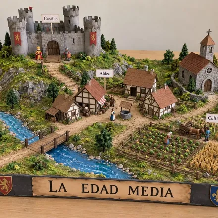 Portada de Entre coronas y castillos