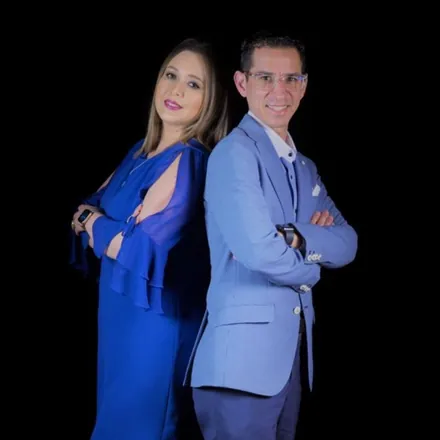 Portada de Pastores Carlos y Karla Lopez